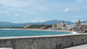 Beach nearby - Posada Casa Chiros (Barra de Navidad)