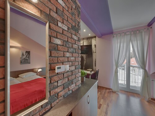 Beauty Studio 5min to Main Square in city centre, aircon