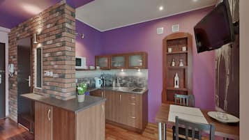 Fridge, stovetop, coffee/tea maker, electric kettle