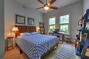 4 bedrooms, iron/ironing board, travel cot, WiFi - Newly built home in the Pines downtown Rehoboth walk to beach, restaurants, shop (Rehoboth Beach)