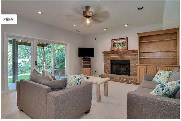 TV, fireplace
