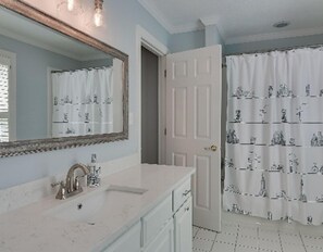 Combined shower/bathtub