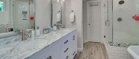 Combined shower/tub