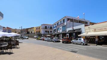 A street with shops and outdoor seating.