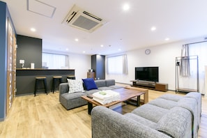 TV - Black Gate Nippombashi (Osaka)