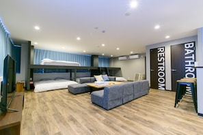 1 bedroom, desk, blackout curtains, free WiFi - Black Gate Nippombashi (Osaka)