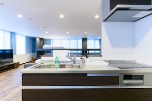 베이직 아파트 (UE) | 전용 간이 주방 | 냉장고, 전자레인지, 쿡탑, 전기 주전자