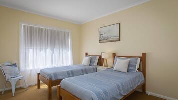 2 bedrooms, iron/ironing board, WiFi