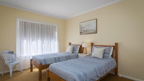 2 bedrooms, iron/ironing board, WiFi