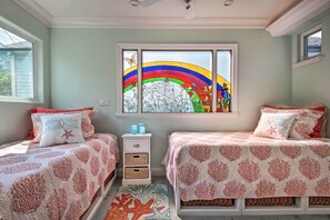 3 bedrooms, Internet, bed sheets - Catalina Island Home: Walk to Main Street Beach! (Avalon)