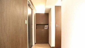 Interior detail - Gato West 603 (Osaka)