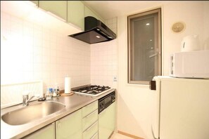 Amemura Bedroom | 専用簡易キッチン | 冷蔵庫、電子レンジ、食器洗い機、電気ポット