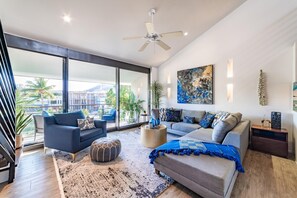 콘도, 침대(여러 개) (2073 - Mixie 307) | 거실 공간 | 평면 TV