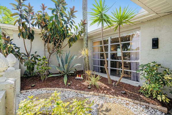 A well-maintained garden with various plants and a small fire feature. - 🌴 Great escape with private heated pool LOOK INSIDE  (Port Richey)
