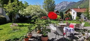Outdoor dining - Apartment Elise for 1 - 5 persons, 92 sqm with balcony in every room (Bad Reichenhall)