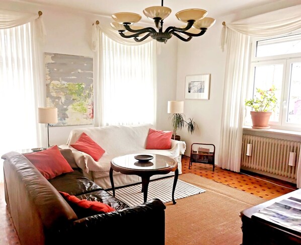TV - Apartment Elise for 1 - 5 persons, 92 sqm with balcony in every room (Bad Reichenhall)