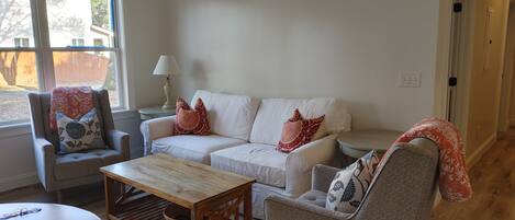 Smart-TV, DVD-Player, Bücher