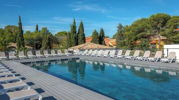 Een zwembad op het dak