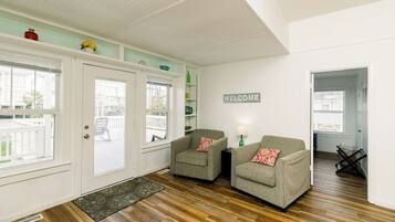 Smart TV, DVD player, table tennis, books