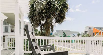 THE SEASCAPE - OCEAN VIEWS!! Ultra Clean 2nd Row Beach House—1K-1Q-1D,1T,1SS