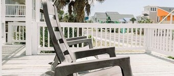 THE SEASCAPE - OCEAN VIEWS!! Ultra Clean 2nd Row Beach House—1K-1Q-1D,1T,1SS