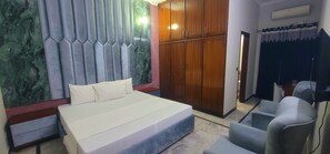 9 Schlafzimmer, Bügeleisen/Bügelbrett, Internetzugang, Bettwäsche