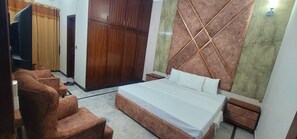 9 Schlafzimmer, Bügeleisen/Bügelbrett, Internetzugang, Bettwäsche