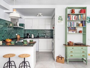 Fridge, microwave, oven, cookware/dishes/utensils