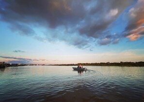Beach nearby - High Tide- All-day Fishing, Quick East Bay Access (Bay City)