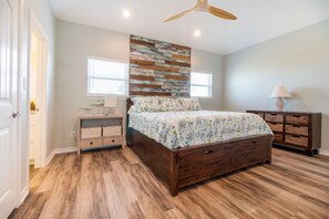 3 bedrooms, travel cot, WiFi, bed sheets - High Tide- All-day Fishing, Quick East Bay Access (Bay City)