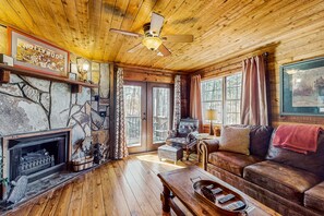 TV, fireplace, DVD player