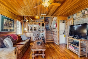 TV, fireplace, DVD player