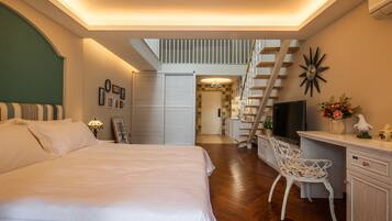 Deluxe Duplex | Free WiFi