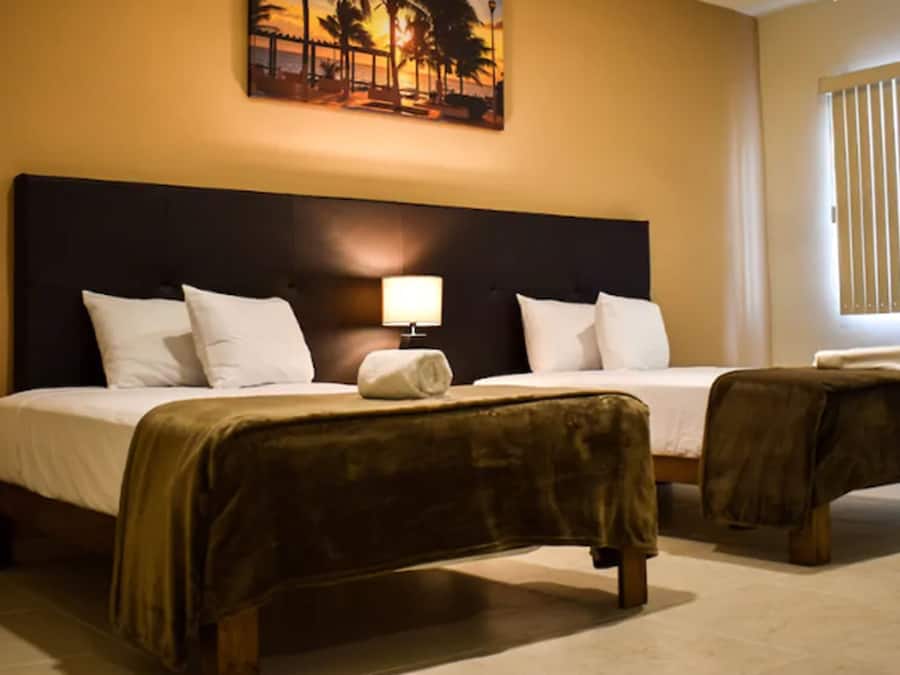 Comfort dubbelrum - 6 sovrum - utsikt mot parken | Värdeförvaringsskåp på rummet, arbetsyta för laptop och gratis wi-fi