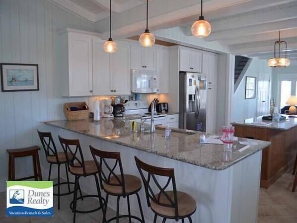 Private kitchen - Lawdy Mercy - Second Row (Channelfront) in Garden City Beach (Garden City)
