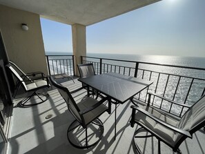Outdoor dining - Surfmaster I 1206 - Oceanfront in Garden City Beach (Garden City)