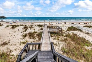 On the beach - House Call - Oceanfront in Garden City Beach (Garden City Beach)