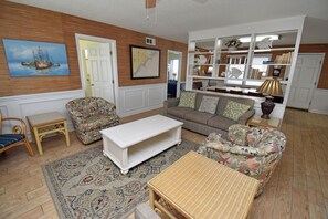 TV - Electa's Place - Second Row in Garden City Beach (Garden City Beach)