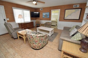 TV - Electa's Place - Second Row in Garden City Beach (Garden City Beach)