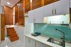 Leilighet – basic | Eget tekjøkken | Kjøleskap, mikrobølgeovn og kokeplater