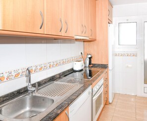 Fridge, microwave, oven, coffee/tea maker