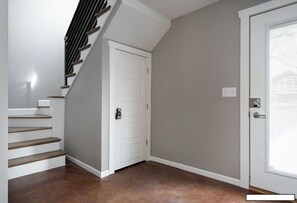 Interior - King Bed & 2.5 baths * Google Fiber * BBQ* (KCMO)