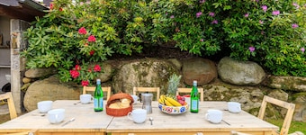 Il Lago Blu Loft With Pool, Castelveccana, Italy