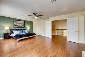 5 bedrooms, iron/ironing board, free WiFi, bed sheets