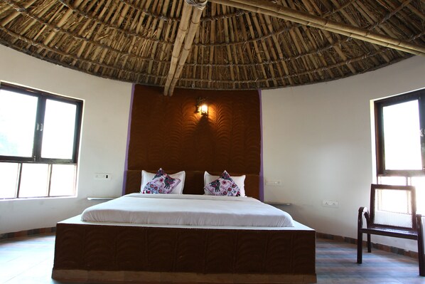 Deluxe Room | Desk, free WiFi