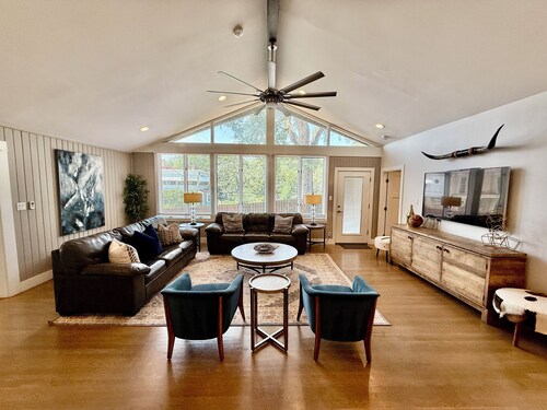 Spacious Home + Walk to SXSW - Kennedy!