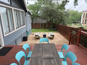 Outdoor dining - Spacious Home + Walk to SXSW - Kennedy! (Austin)