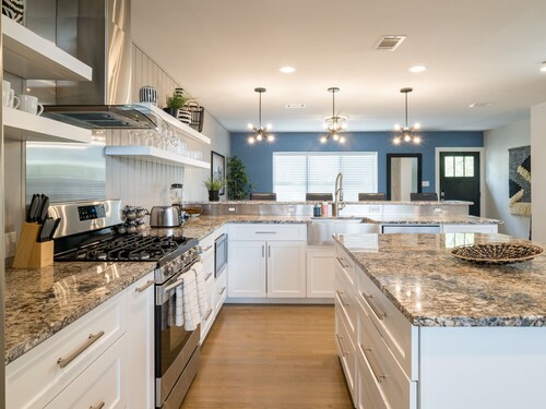 Spacious Home + Walk to SXSW - Kennedy!
