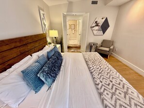 5 bedrooms, iron/ironing board, free WiFi, bed sheets - Spacious Home + Walk to SXSW - Kennedy! (Austin)