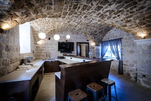 Frigorifero, forno, piano cottura, lavastoviglie